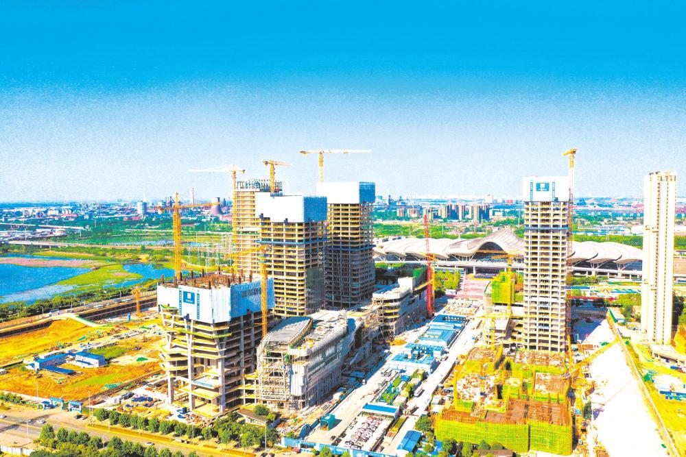 武汉杨春湖高铁商务区加紧建设